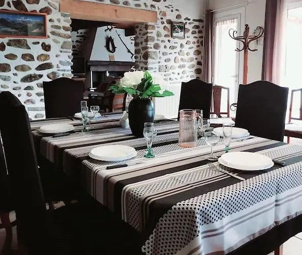 Eth Arreyen Avec Piscine Privee Et Magnifique Vue Sur Pyrenees Holiday home