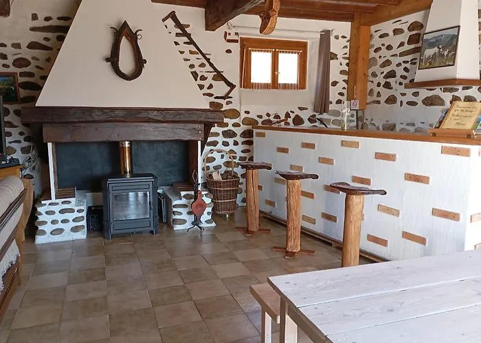 Eth Arreyen Avec Piscine Privee Et Magnifique Vue Sur Pyrenees Holiday home Tilhouse